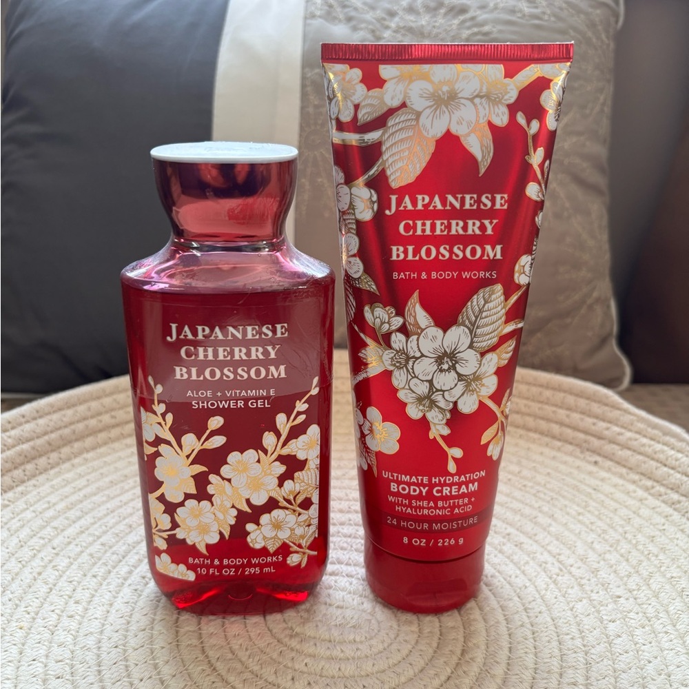 Bath & Body Works Japanese Cherry Blossom Shower Gel and Body Cream - Red